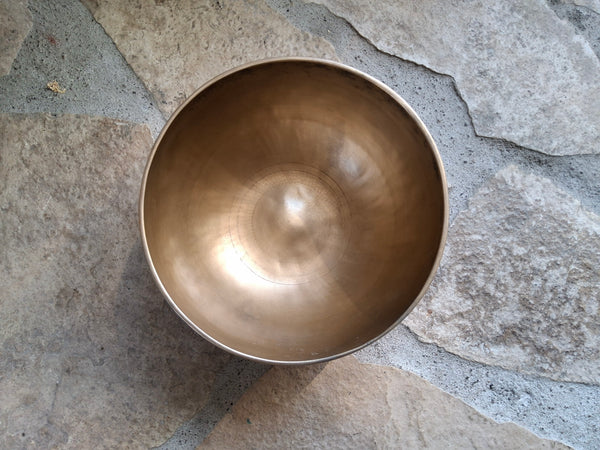 Bowl 840: 7" Vintage Himalayan Singing Bowl 220/223 HZ A3+23