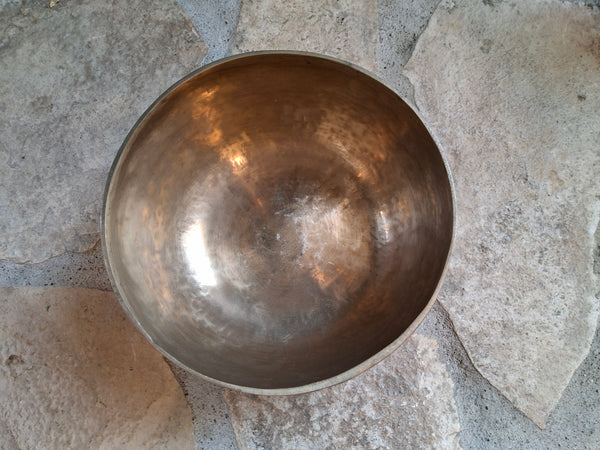 Bowl 816: 7.75" Antique Himalayan Singing Bowl 170 HZ F3-46