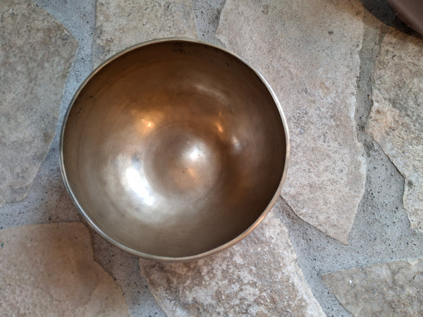 Bowl 838: 7.25" Vintage Himalayan Singing Bowl 199/223 HZ G3+26/A3+23
