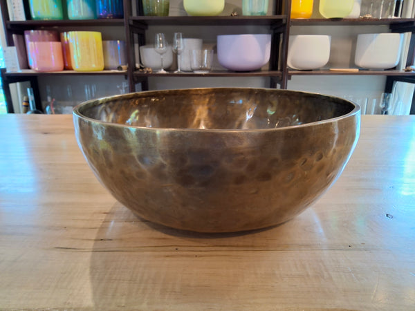 Bowl 934: 15.25" Himalayan Singing Bowl 70 HZ D#2-40