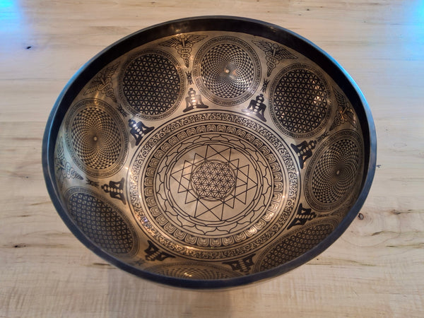 Bowl 929: 17" Thangka Art Work Himalayan Singing Bowl 70 HZ C#2+18