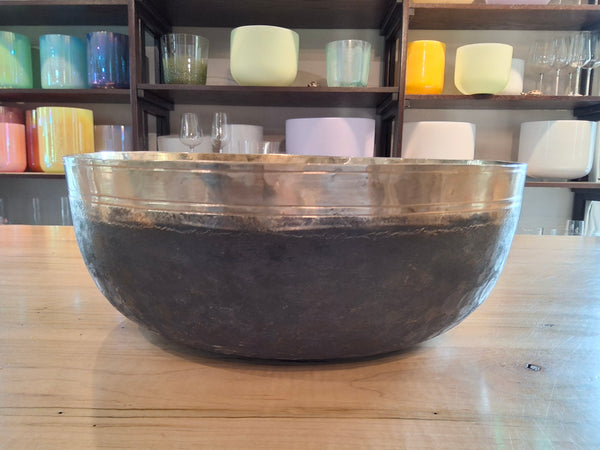 Bowl 930: 14" Ultibati Himalayan Singing Bowl 62 HZ B1+7