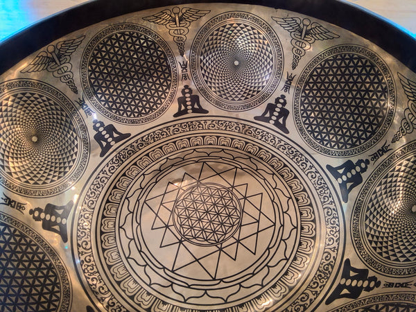 Bowl 929: 17" Thangka Art Work Himalayan Singing Bowl 70 HZ C2+18